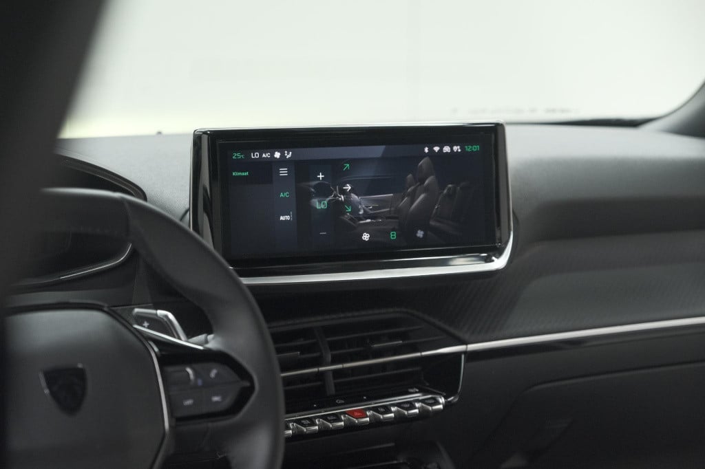 Peugeot 2008 puretech 130 eat8 allure | camera | navigatie | parkeersensore