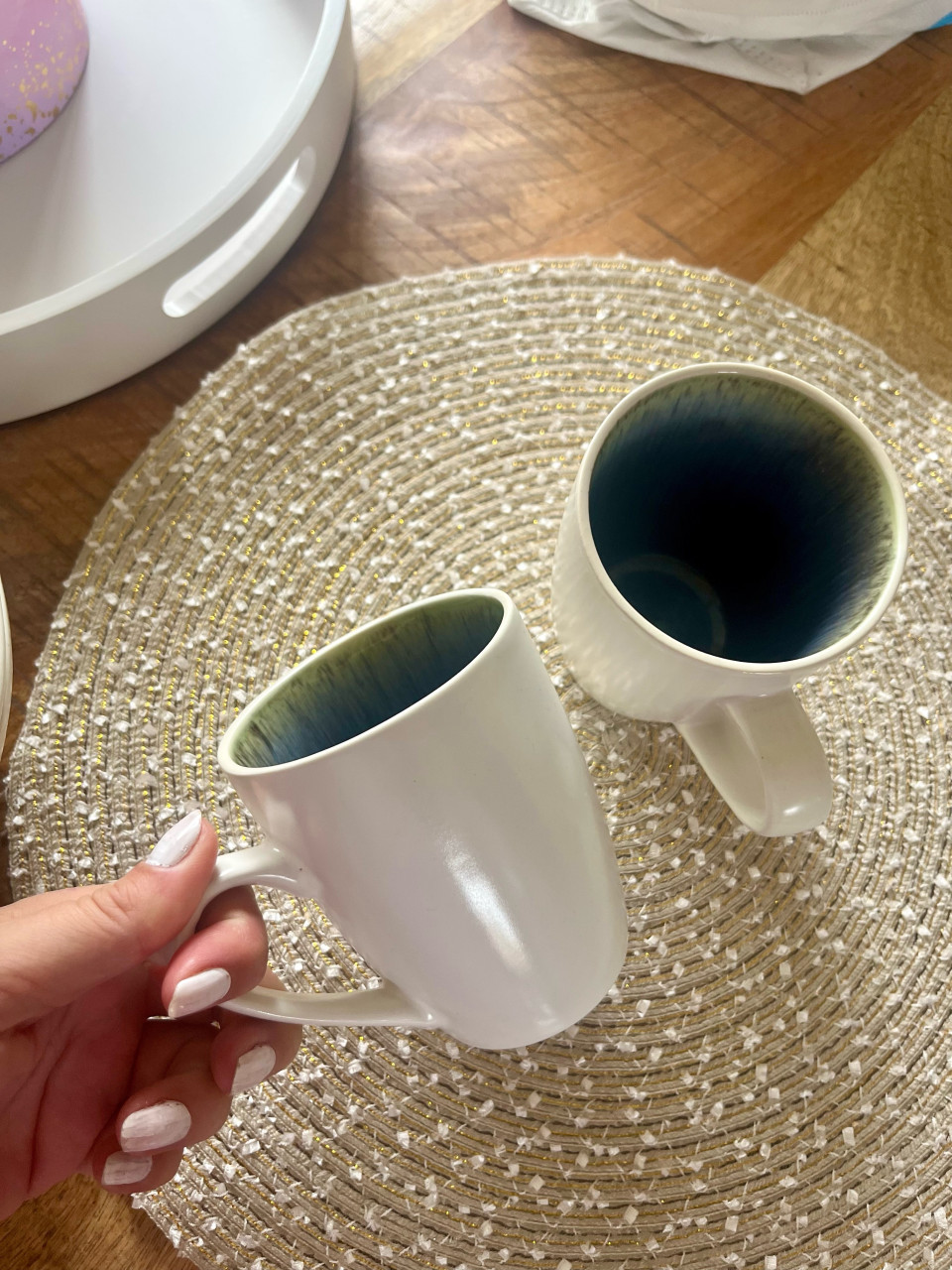 Prachtig hand gemaakt servies bestaande uit bordenmokken en kommen blokker