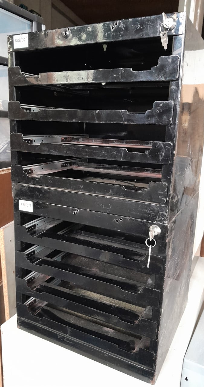 Diverse metalen en kunststof ladenkasten+gereedschapkoffers