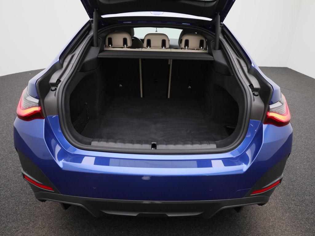 BMW I4 edrive35 m-sport 70 kwh | panoramadak | oyster leder | stoelverwarmi