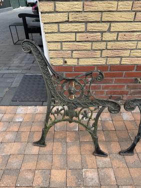 Gietijzeren zijkant bankje