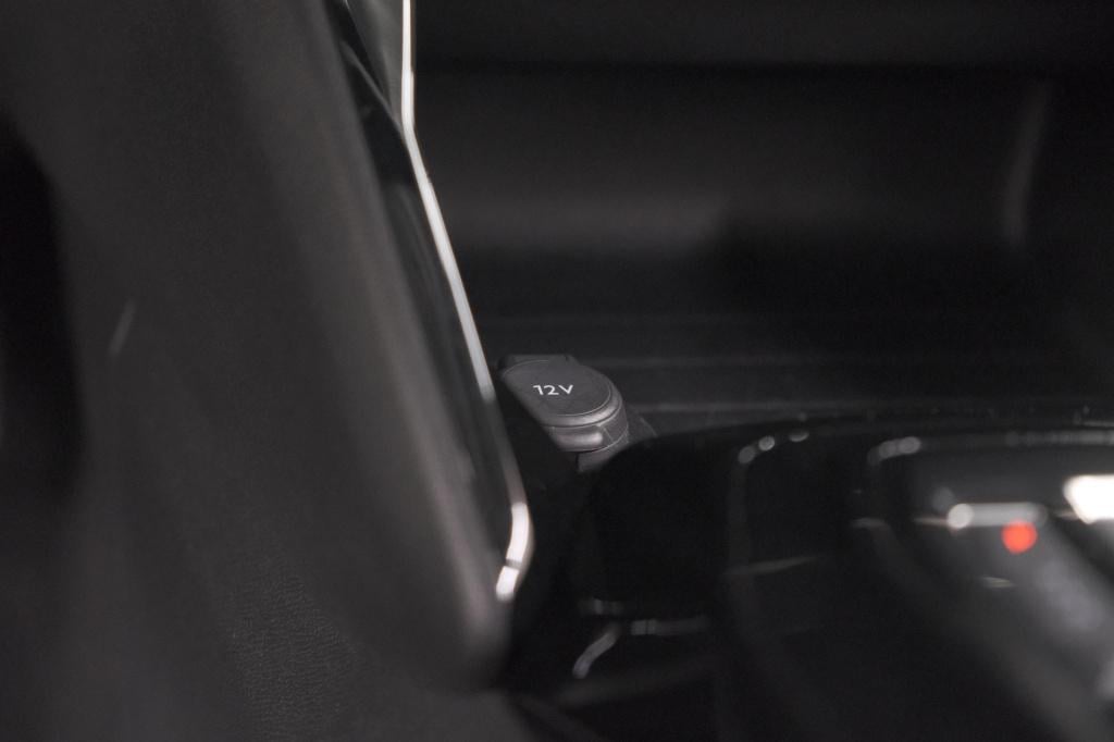Peugeot 208 puretech 100 eat8 allure pack | camera | navigatie | apple carp