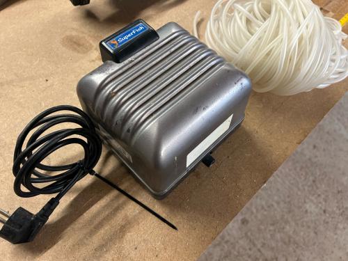 Beluchtingspomp Koi Flow 30 met siliconen slang