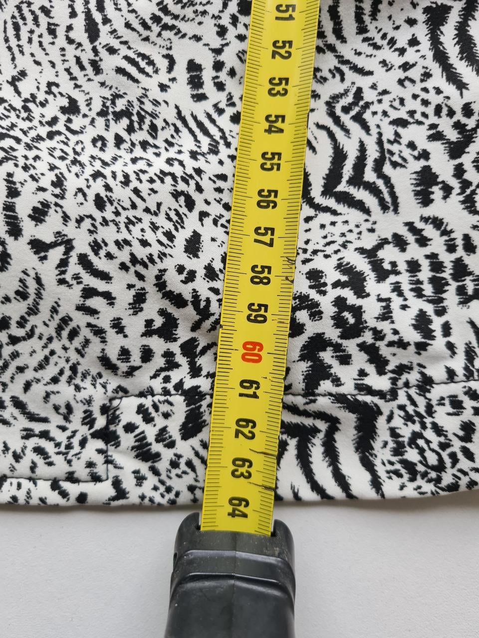 Stijlvol zwart-wit colbertje van het merk In Shape in maat M.