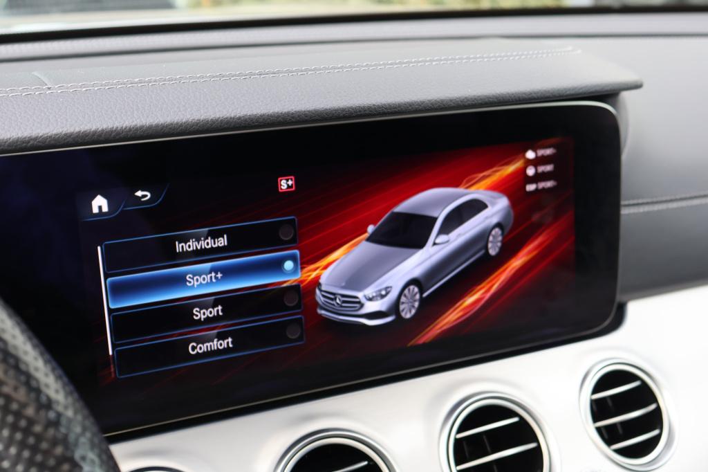 Mercedes-Benz E-Klasse 200 business solution amg l panoramadak l burmester 