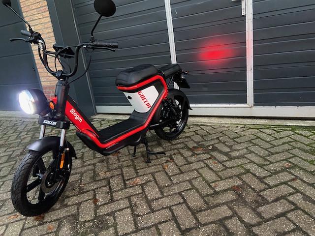 Schitterende dem agm goccia maar 131 km zwart rood elektrische tomos puch