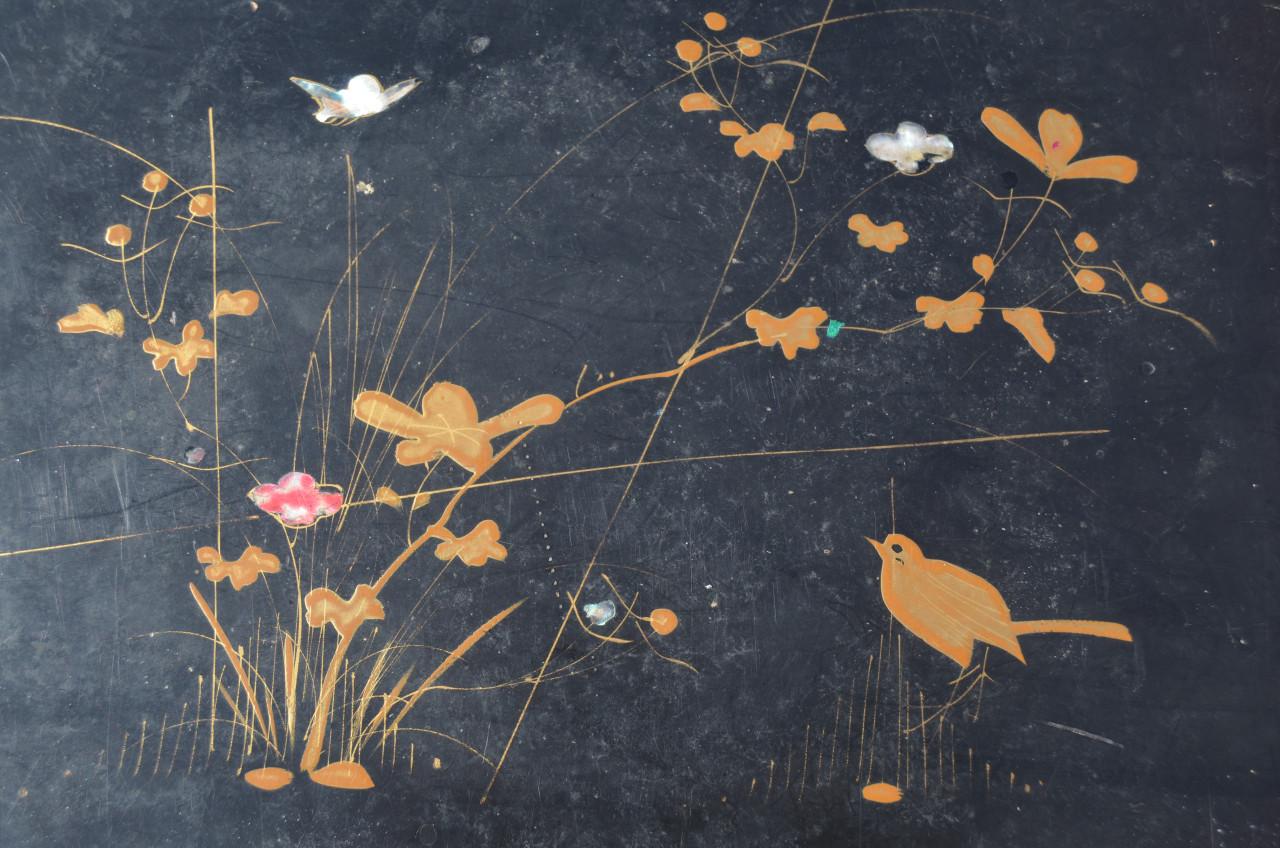 Grote laque doos met gebreken, mogelijk Chinees.