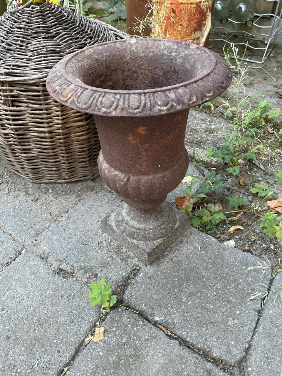 Gietijzeren vaas