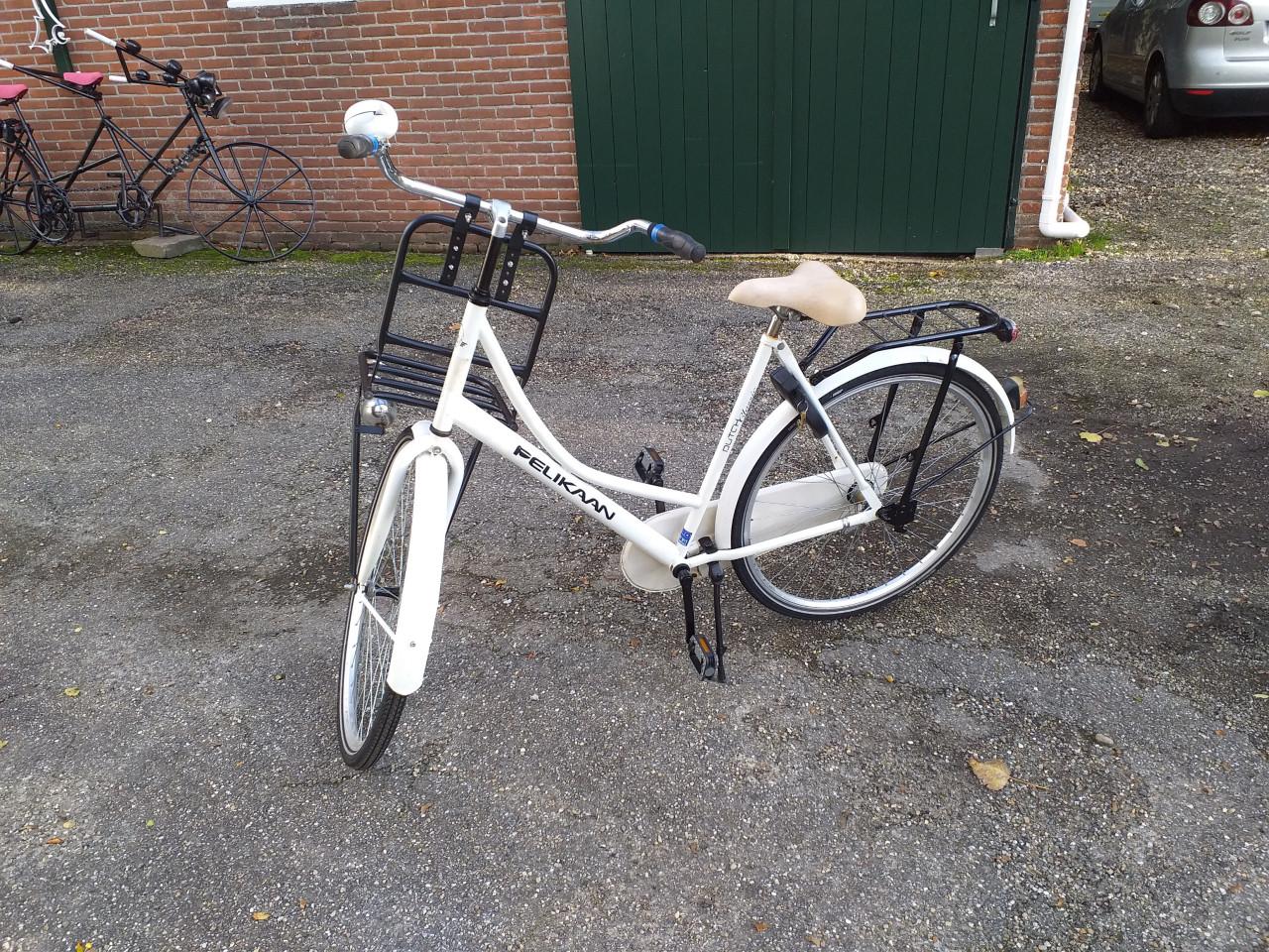 """"MOOIE WITTE OMAFIETS IN PRIMA STAAT""""