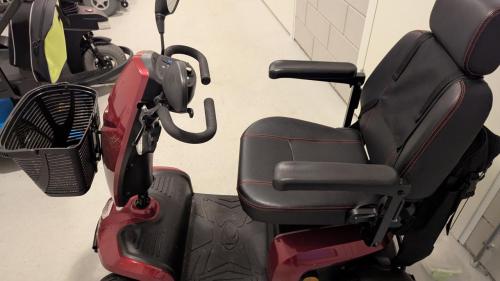Scootmobiel zo goed als nieuw - moet snel weg wegens omstandigheden