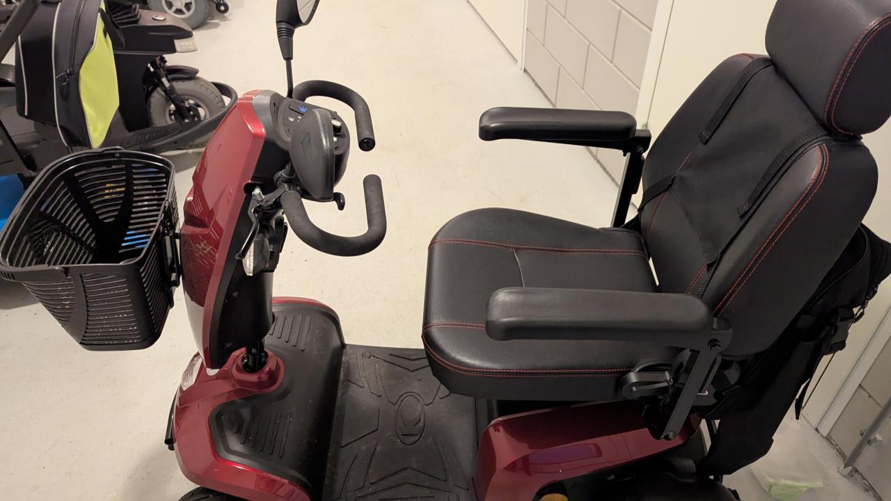 Scootmobiel zo goed als nieuw - moet snel weg wegens omstandigheden