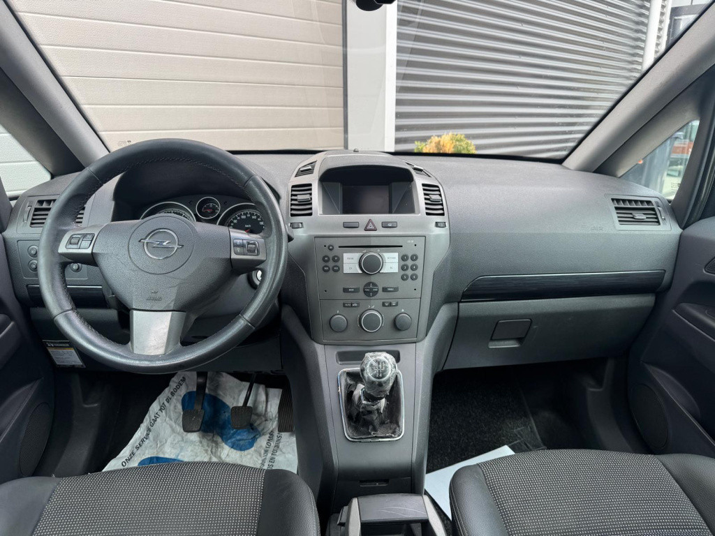 Opel Zafira 1.8 essentia/nwe distri/apk vol jaar/full option/trekhaak