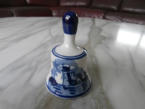 Delftsblauw  Belletje    Hand Painted        7,5 cm hoog    voor  € 2,50