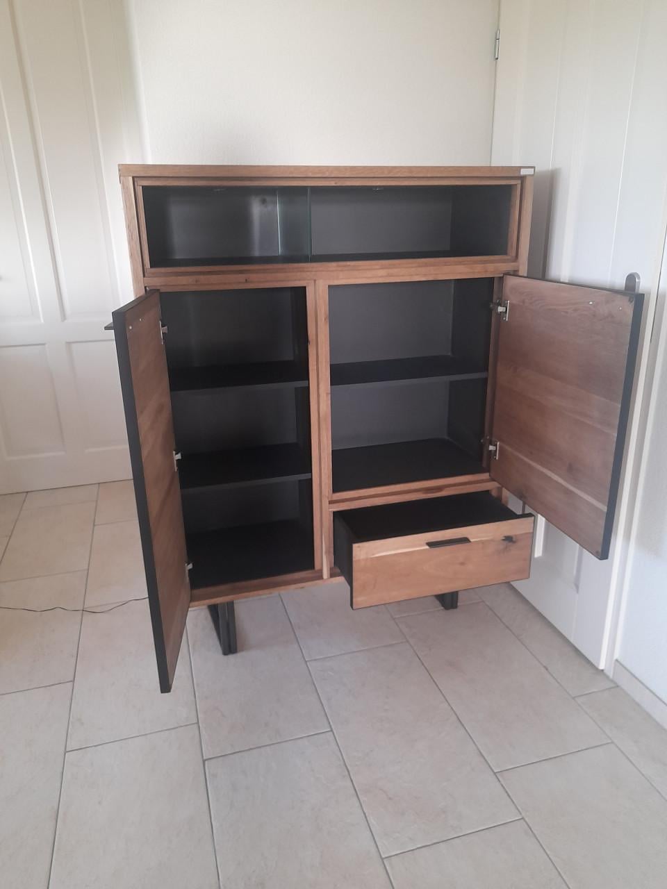 TitelPrachtige XOOON kast 110 x 42 x x 145H (in goede nette staat)