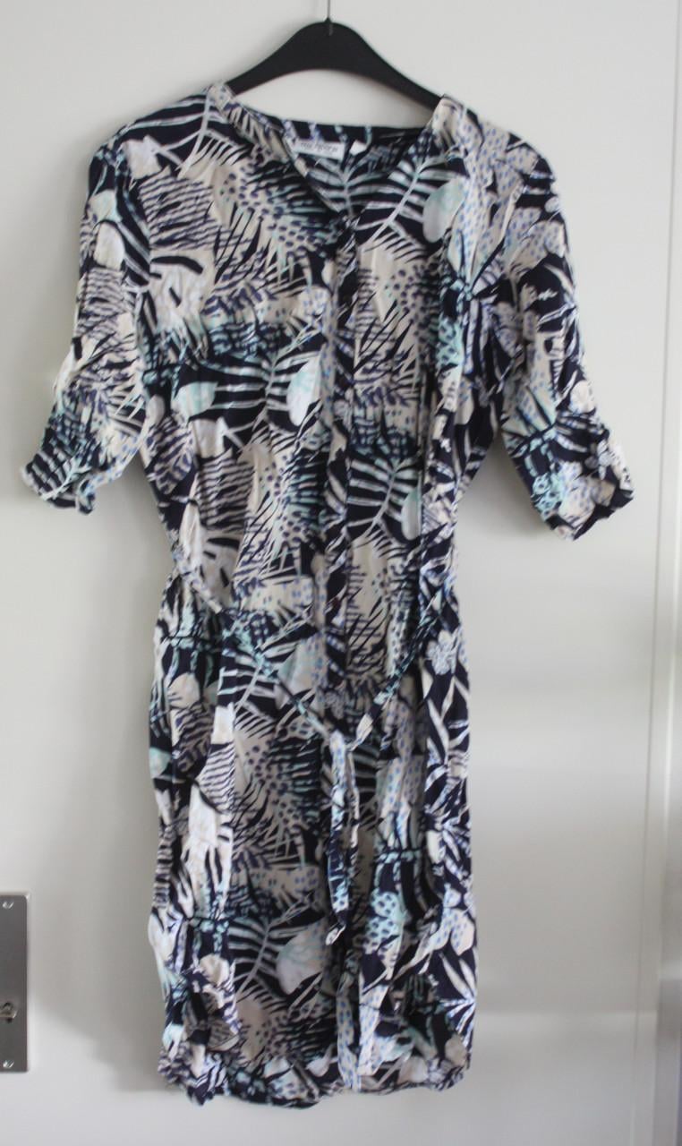 Blauw witte jurk met knoopjes  maat m