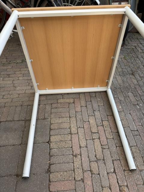 3 stoere stevige kantine tafeltjes met stalen frame