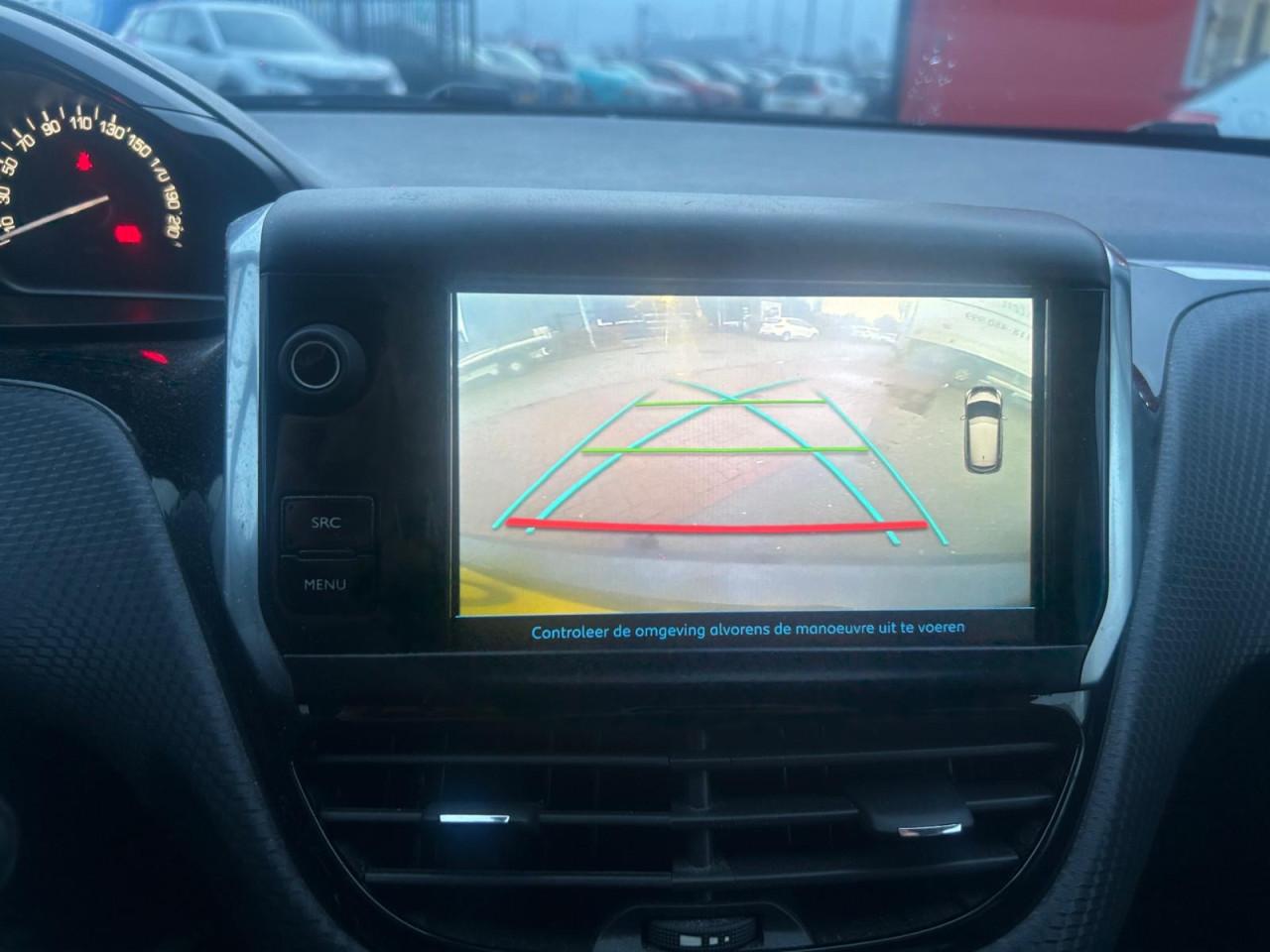 TE KOOP PEUGEOT 208 1.2 PURE TECH ALLURE