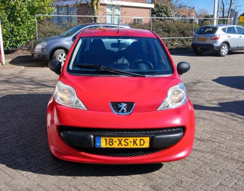 Degelijke Peugeot 107 XS 1.0, Nieuwe carplay radio! jaar APK, beurt, 3m gar