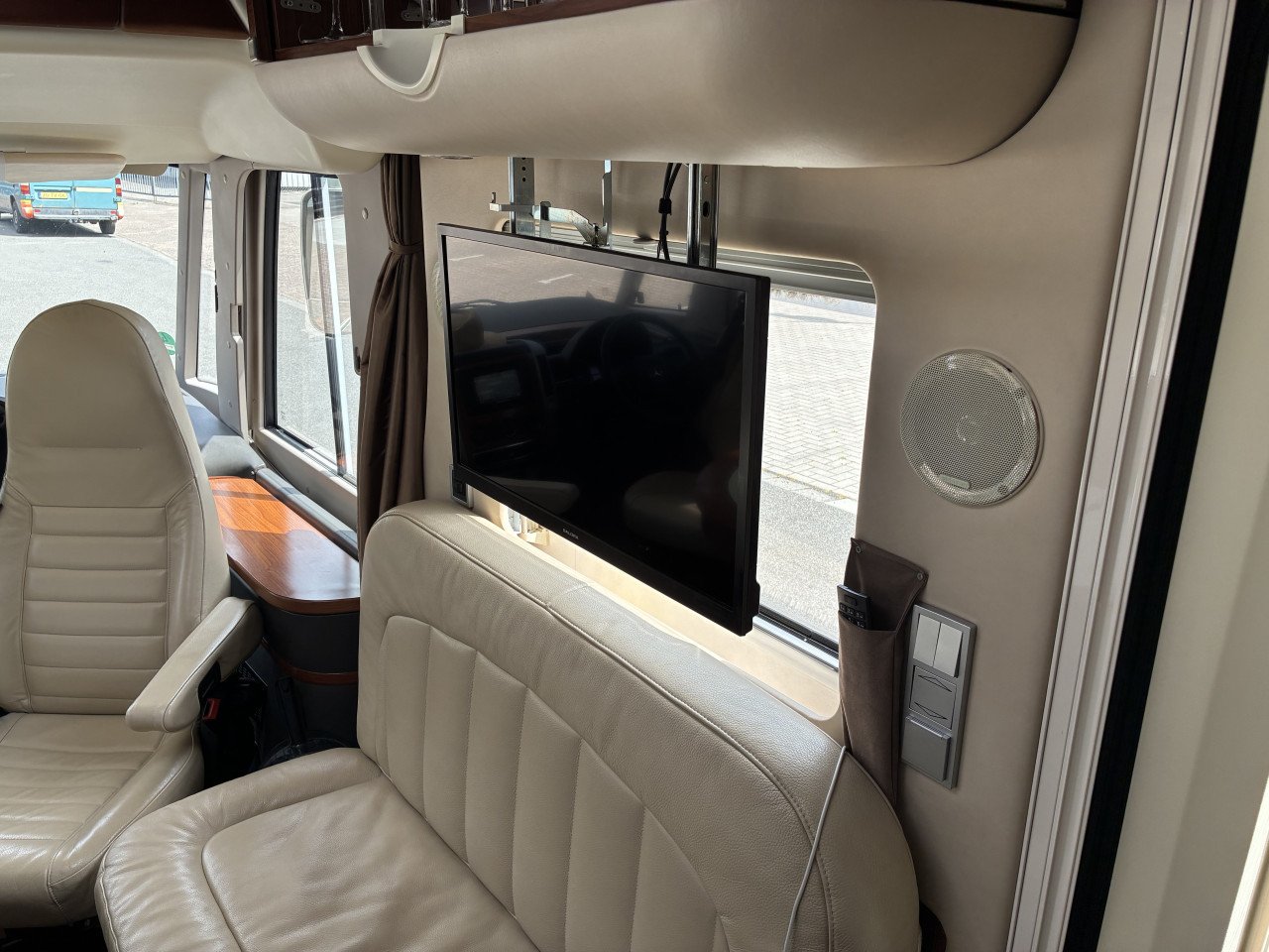 Hymer S840 Mercedes Automaat 58.000 km. Levelsysteem Queensbed + Hefbed