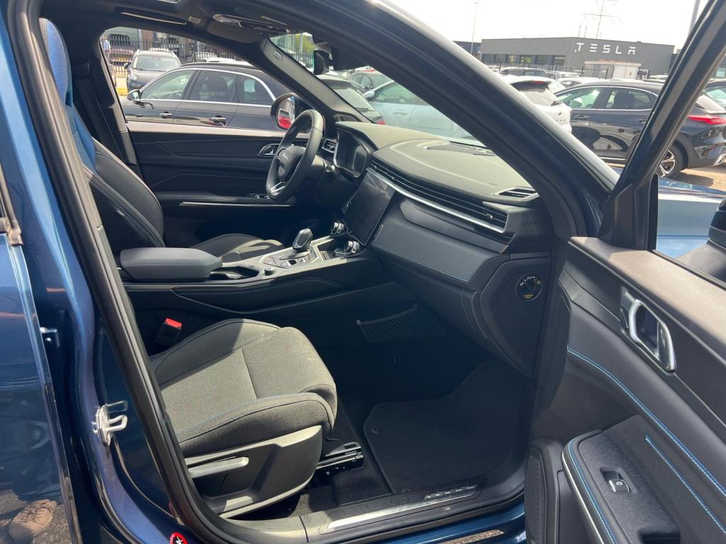 Lynk & Co 01 1.5 261pk panodak , adaptive cc , carplay , 360gr camera