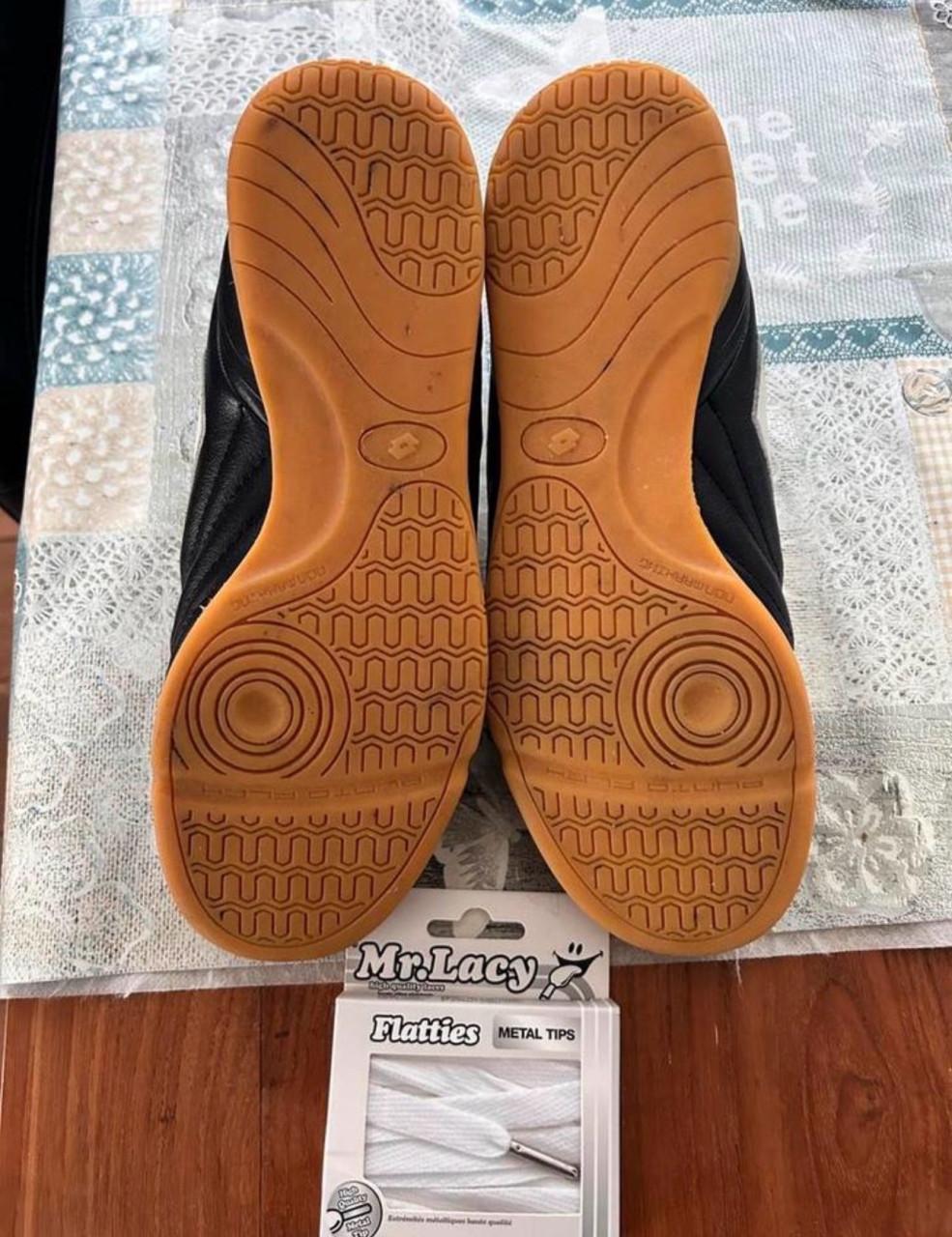 Te koop voetbalschoenen indoor