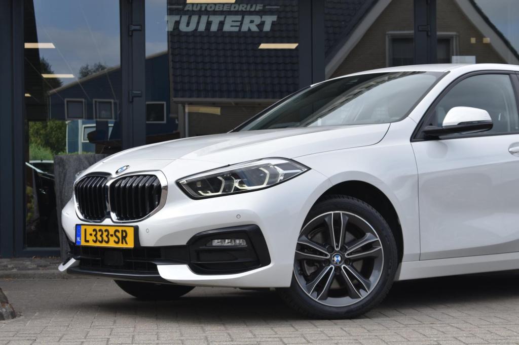 BMW 1 Serie 118i sport line | stoelverwarming | apple carplay | android aut