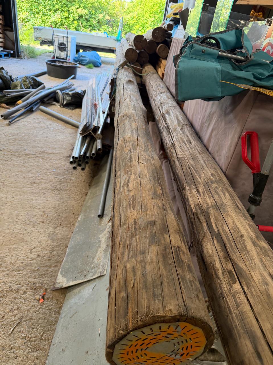 Houten palen nieuw 2x 8 meter 8x 4 meter