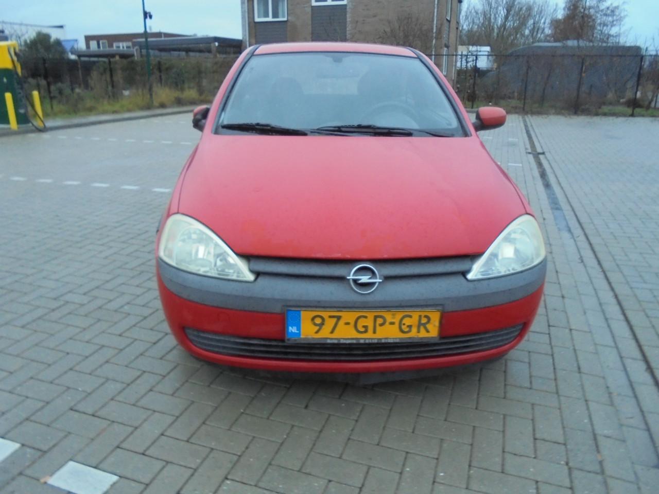 Corsa uit het bouwjaar 2001 met 146.445 Km met N.A.P rijd goed  € 950