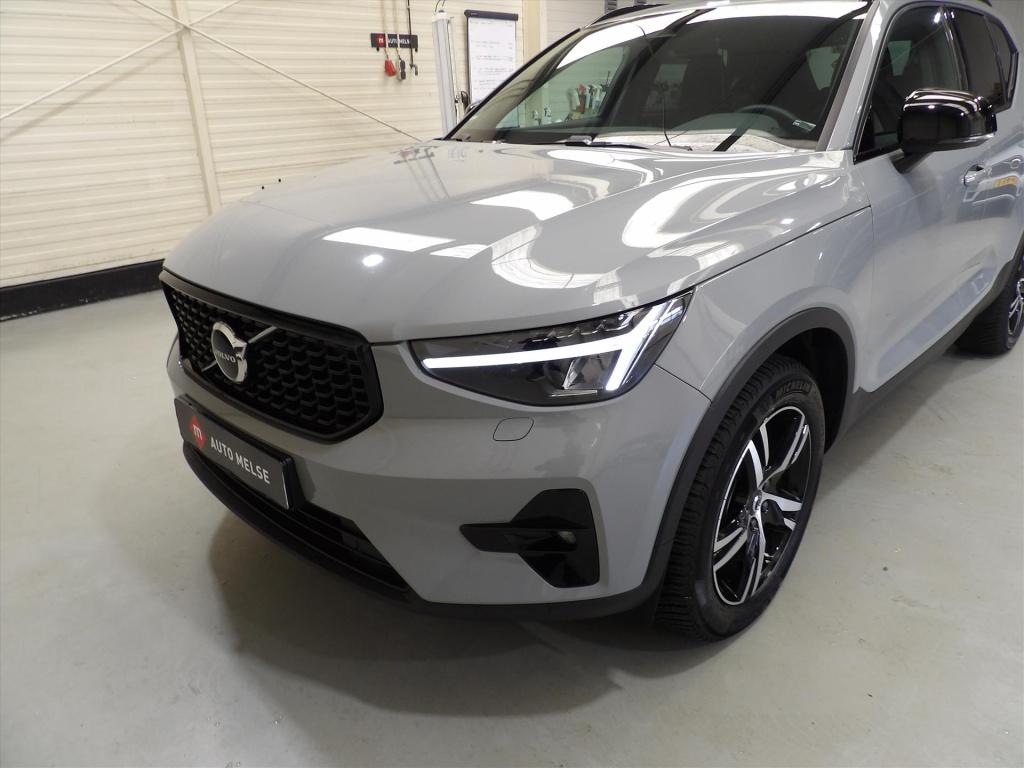 Volvo XC40 b3 163pk mild hybrid aut plus dark