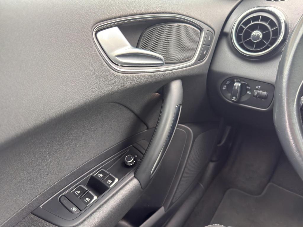 Audi A1 Sportback 1.4 tfsi advance sport pano | s-line | pano | stoelverw. 
