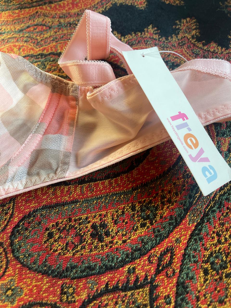 Nieuwe keaal kleurige bh freya