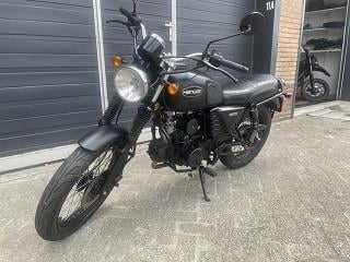 Stoere hanway raw 50 cc caferacer mat zwart  weinig gereden 1599 euro