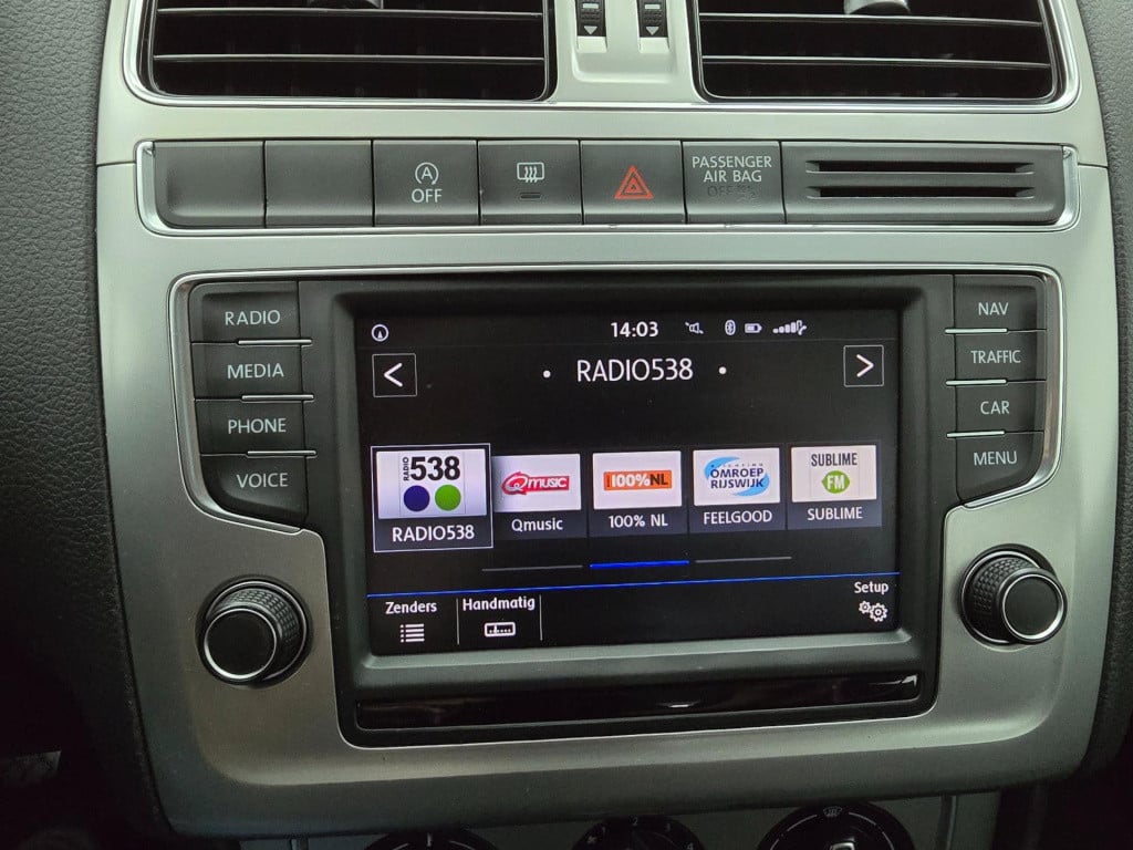 Volkswagen Polo occasion zwart 1.0 bluemotion uitvoering dus extra zuinig! 