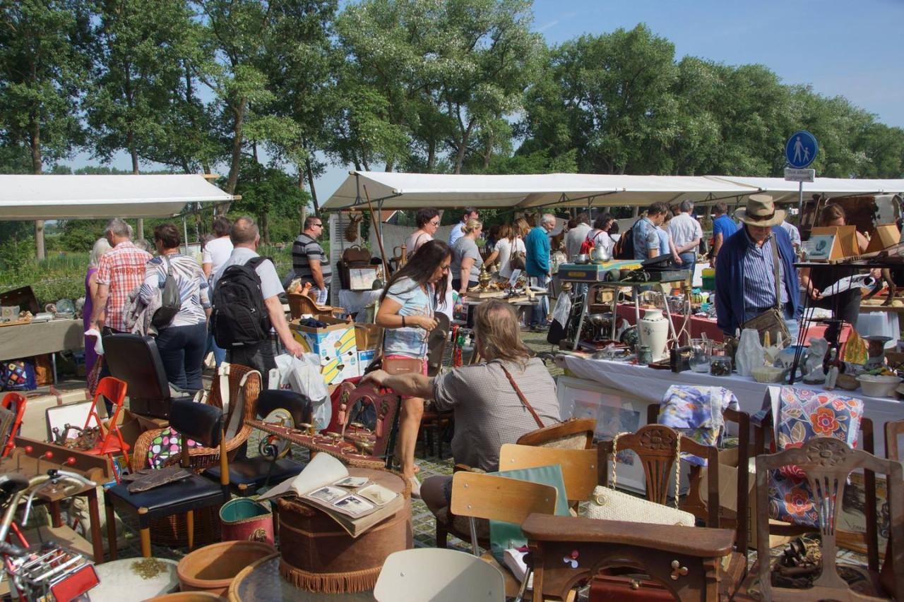 Zondag 7 juni "Brocante langs de Waterkant" in Sluis