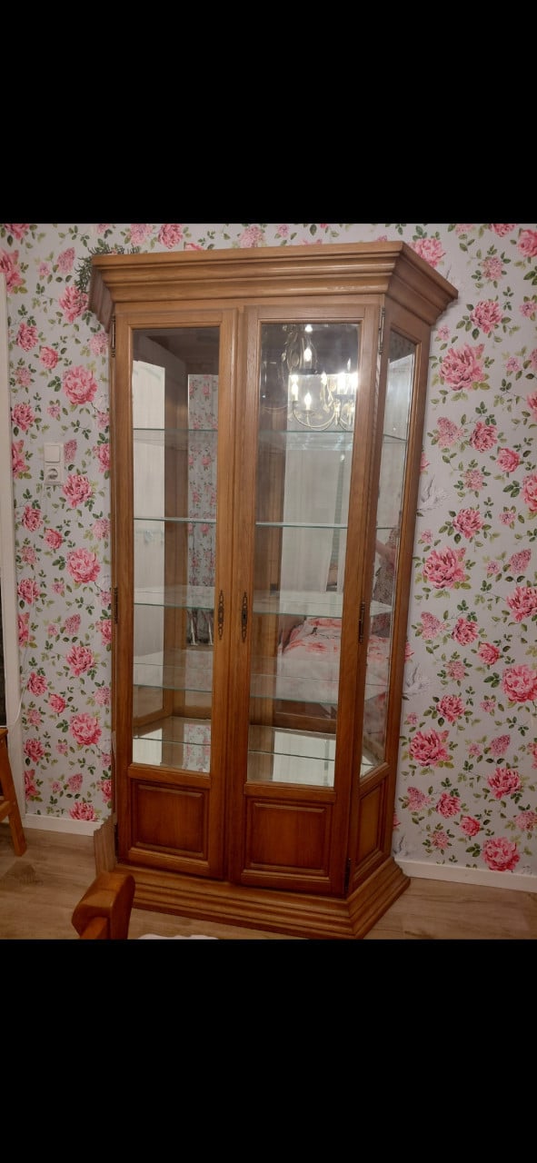 Prachtige houten vitrinekast