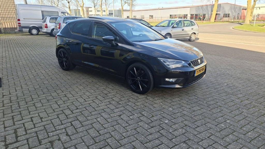 Seat Leon 1.8 TSI FR 180 pk 5deurs bj:2013 airco panodak lm-velgen i.z.g.st