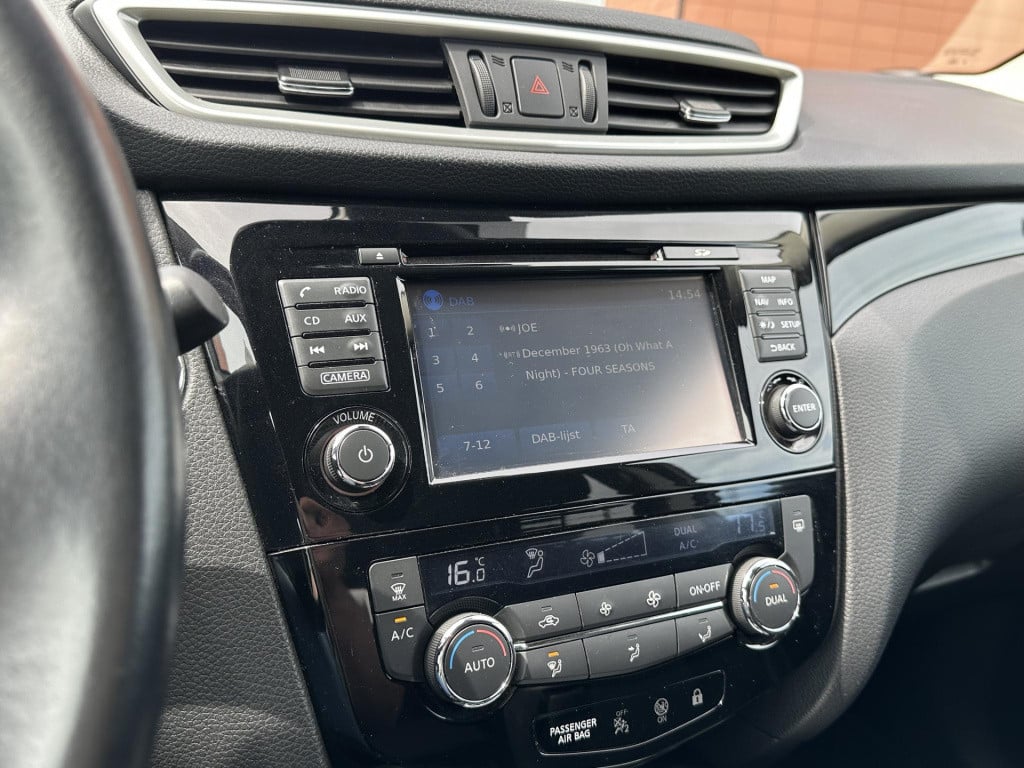 Nissan Qashqai 1.2 n-connecta | navigatie | 360° camera | trekhaak | keyles