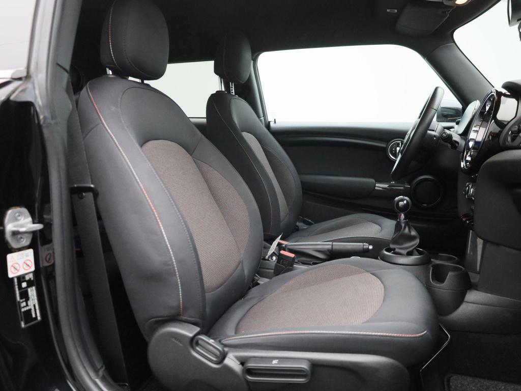 Mini 3-deurs 1.5 cooper essential | navigatie | black pakket | parkeer sens