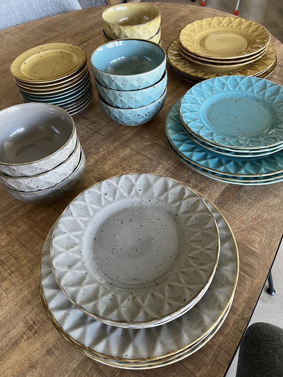 Leuk gekleurd servies