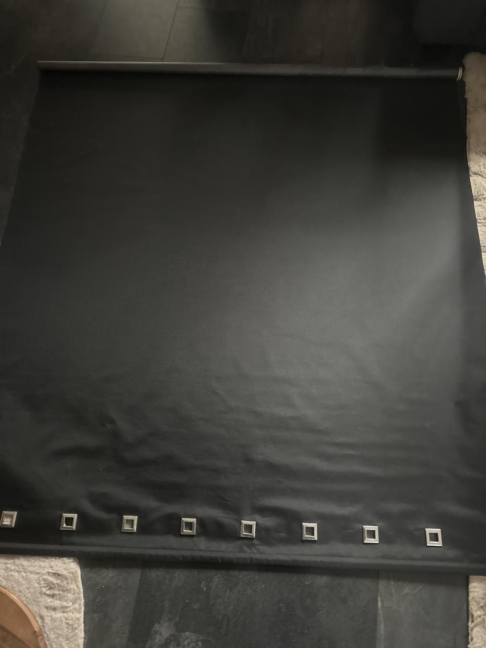 Zwart verduisterende rolgordijn 144 breed