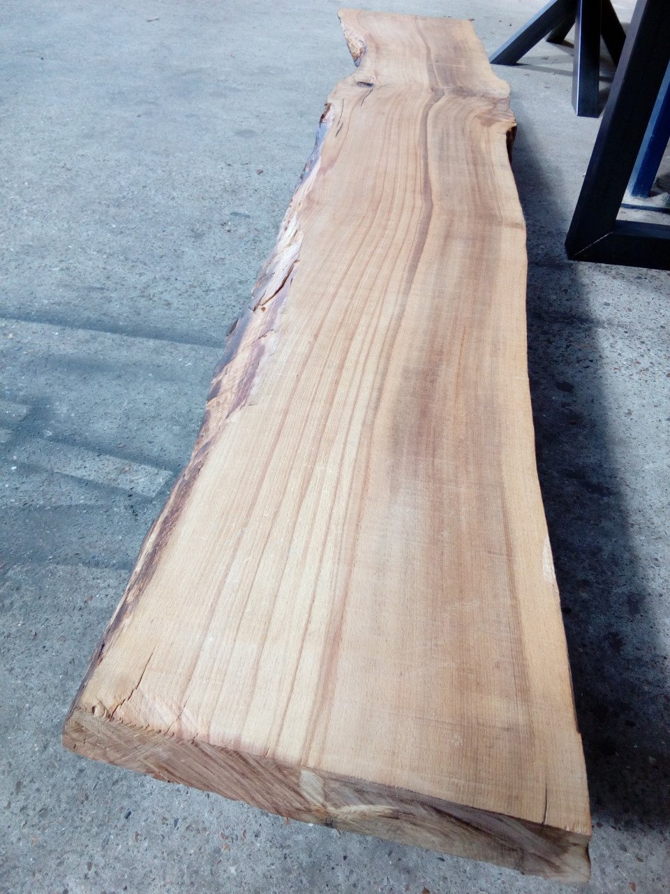Boomstamtafels, tafelbladen planken decoratieplanken, wandplanken bar/salon