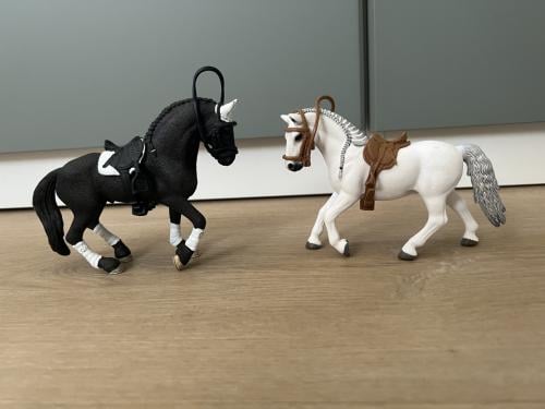 Schleich Horse Club paard met tuig
