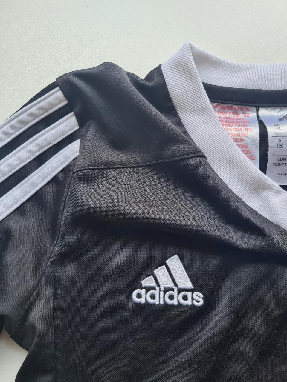 Zwart-wit shirt van Adidas Maat 128