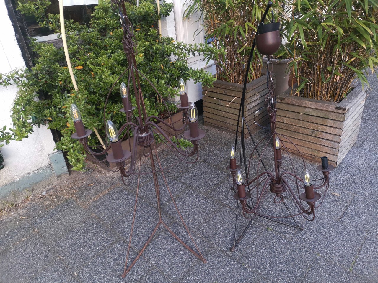 Twee brocante plafond kroon lampen