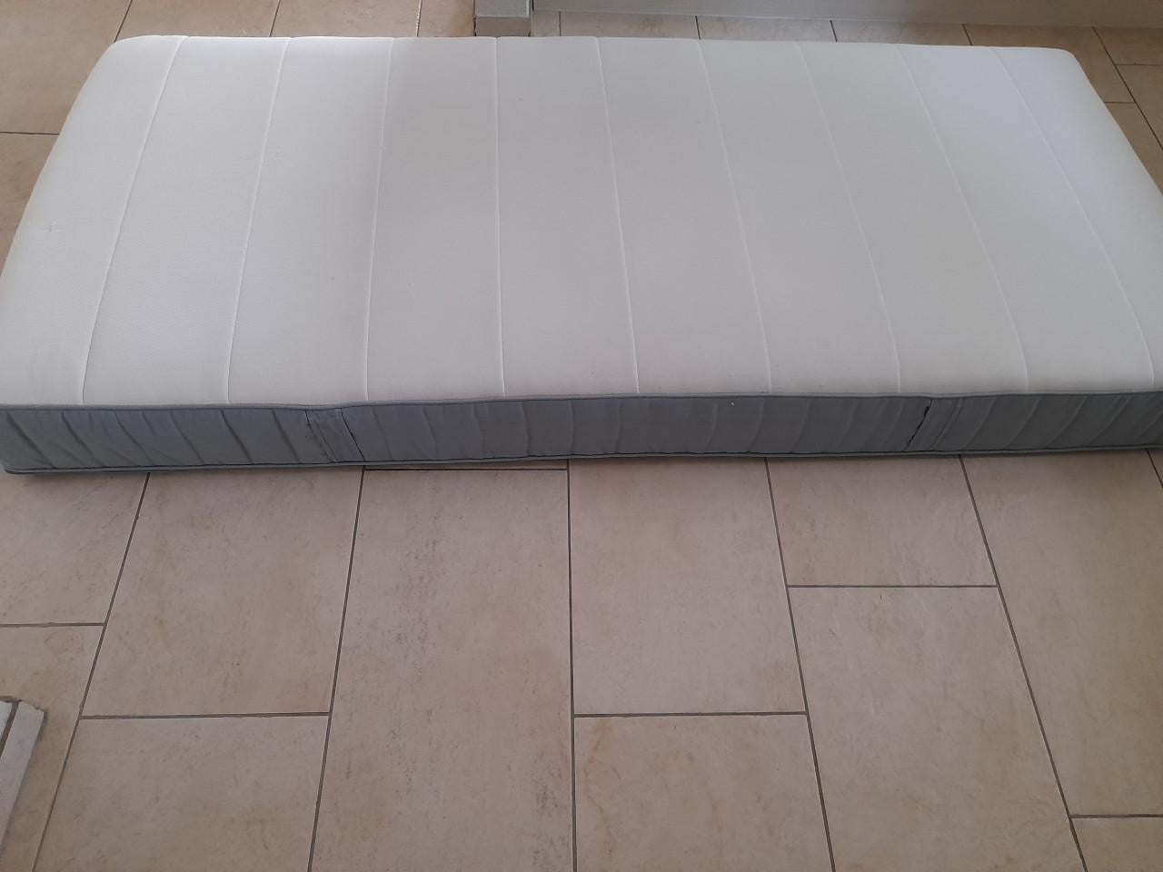 Matras 90 x 200 x 20 (in goede staat )