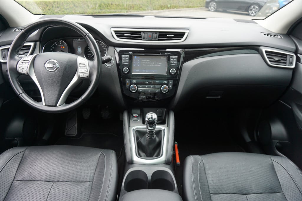 Nissan Qashqai 1.2 tekna + climate / navi / cruise / elektr. ramen / pano. 