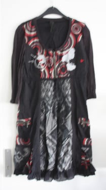 ZWARTE JURK MET PRINT maat 38