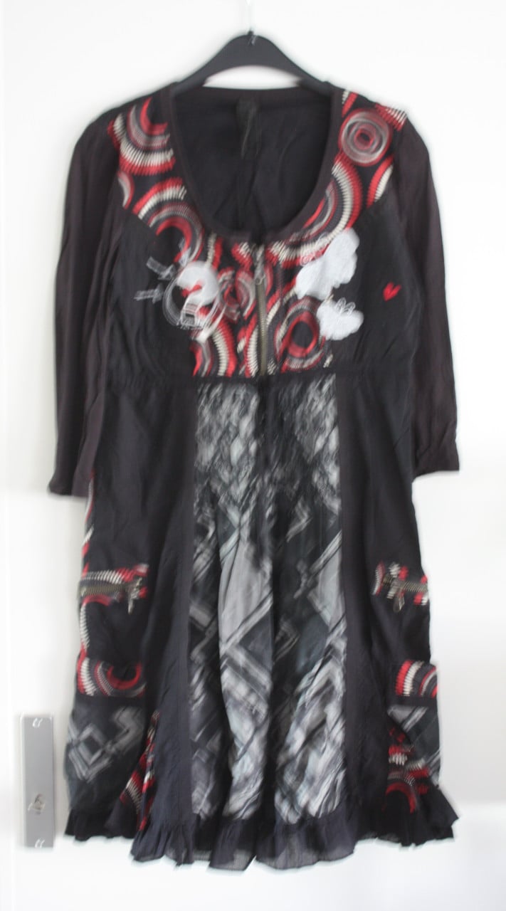 ZWARTE JURK MET PRINT maat 38
