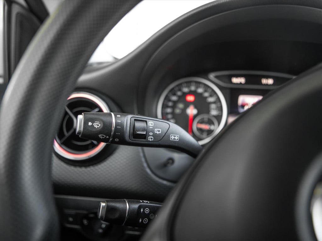 Mercedes-Benz A-Klasse a160 102pk business | navigatie | trekhaak | cruise 