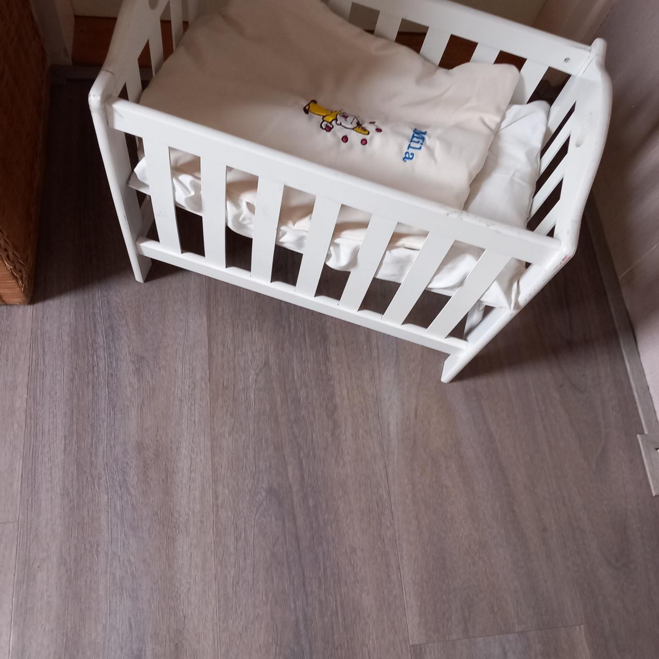 Houten poppenbed met matras en dekbed